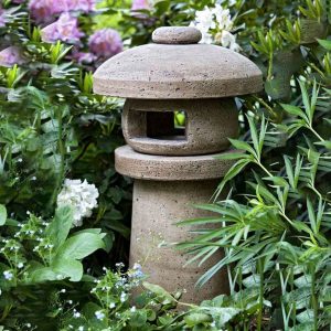 Sapporo Lantern Statue – Campania – Brownstone – Set of 4 – 17″ x 30.5″